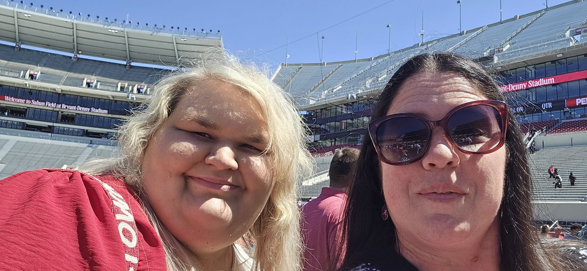 JenniNickle's tweet image. I had two things on my ADay checklist today and did them both.
Ryan Williams autograph✅️
Pic with @jamiemcausey ✅️