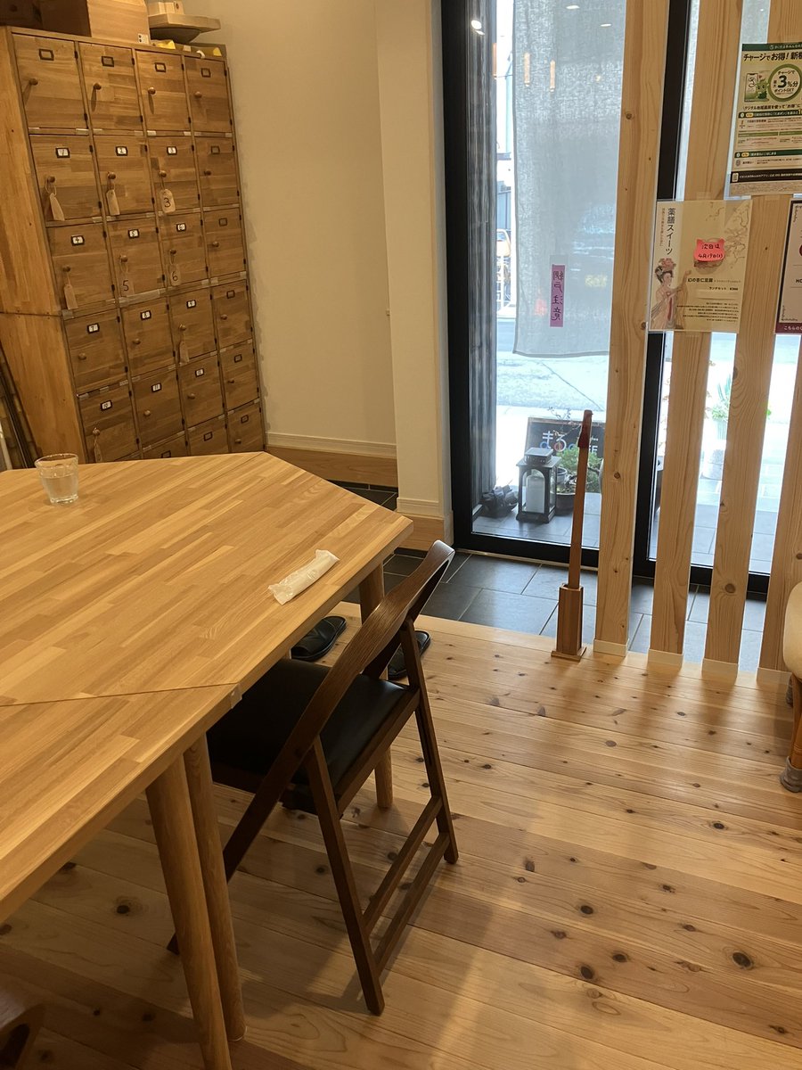 curry_kazu's tweet photo. キレイでお洒落で独特なレイアウトの店内。
手の込んだ料理と、とても温かい接客に癒されました。
#uraniwa
#庭食屋Cafeuraniwa https://t.co/VU5VO9YcBy