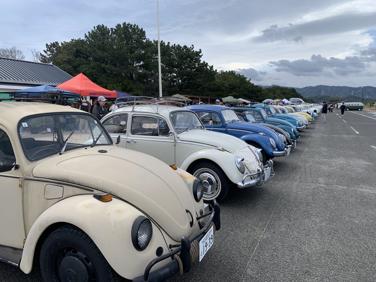sprinter5's tweet photo. オレンジバグ🍊きてます
風強い！雨はいまのところなし！

#空冷ビートル
#オレンジバグ
#orangebug
#片男波 https://t.co/2yJcJ2CdjC