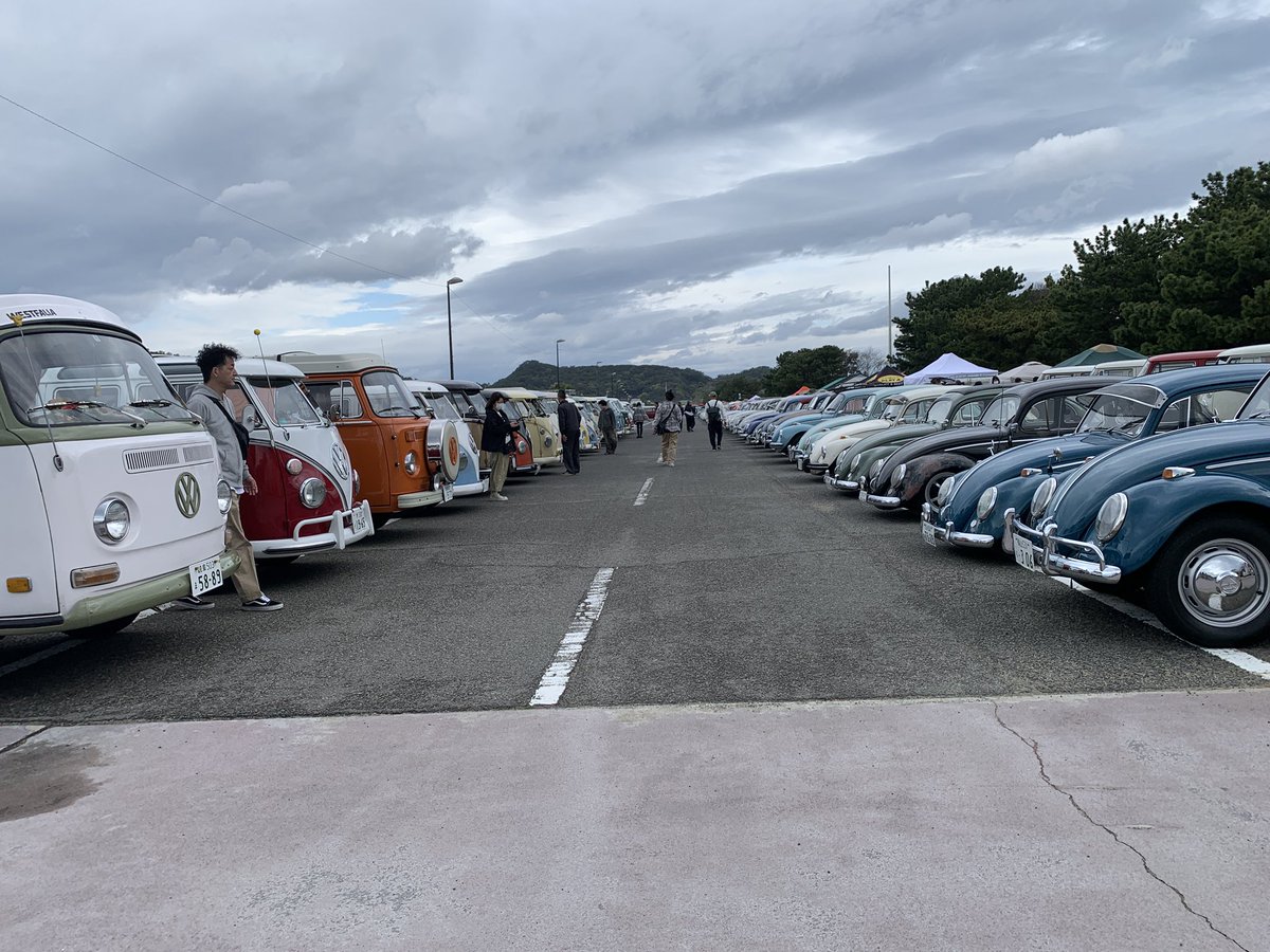 sprinter5's tweet photo. オレンジバグ🍊きてます
風強い！雨はいまのところなし！

#空冷ビートル
#オレンジバグ
#orangebug
#片男波 https://t.co/2yJcJ2CdjC