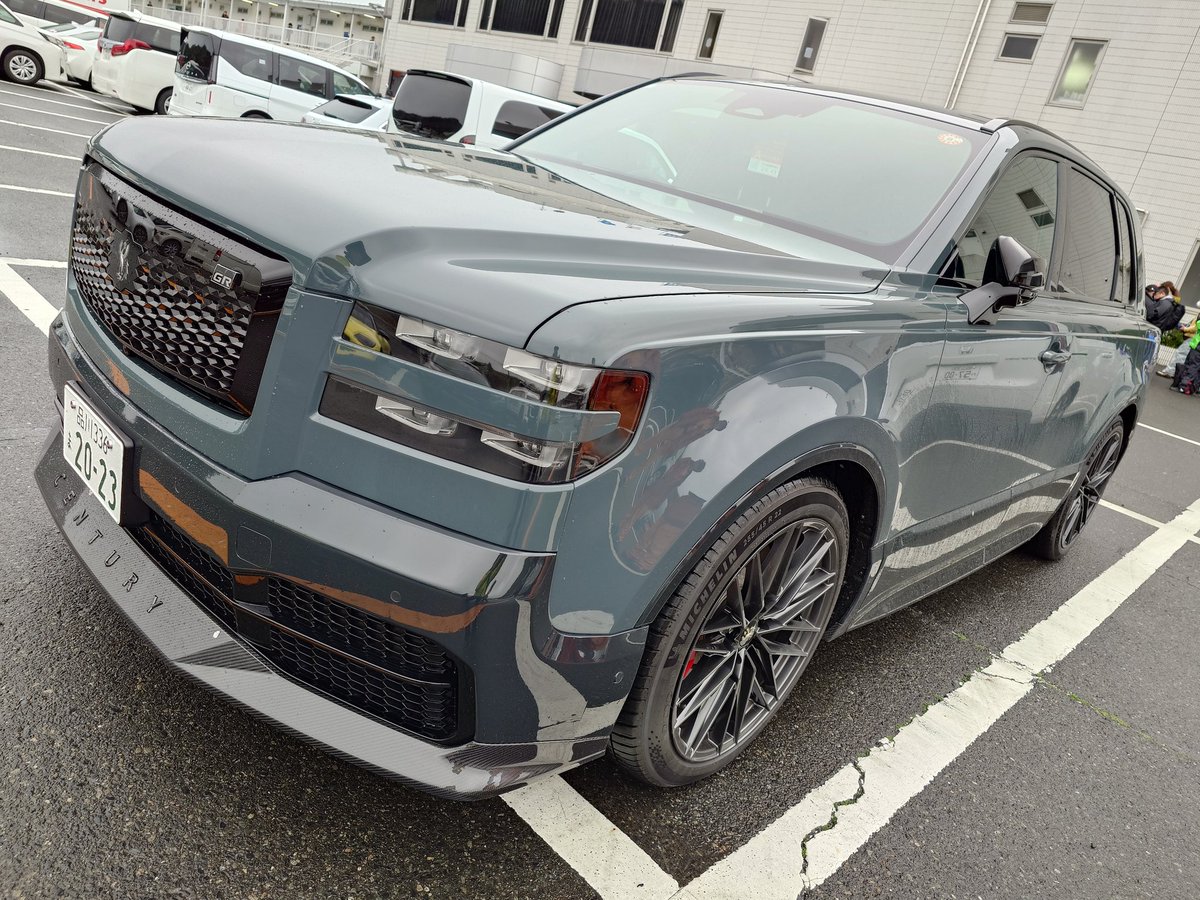 WhiteNight0729's tweet photo. Today I was able to see the Century SUV GRMN model, one of only two in the world!
It's TOYOTA's MORIZO's car! 😊
#TOYOTA
#トヨタ
#centurysuvgrmn
#centurygrmn
#センチュリー
#century https://t.co/1cwZeXKz0i