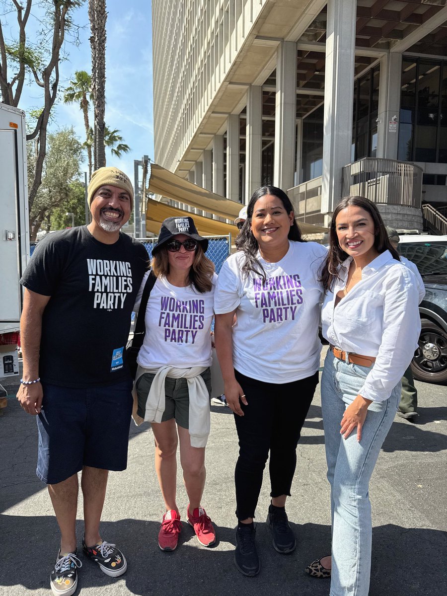 VoteJessieLopez's tweet photo. United in LA with @CA_WFP @AOC @BernieSanders and the house of labor — because economic justice is racial justice.
We won’t let them divide us. We’re here to fight, build, and win.
#ChangeTheRules #FightingTheOligarchy #TeamJLO #WFP https://t.co/aUrWrrWXks