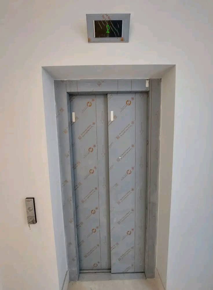 Chers entrepreneurs et investisseurs immobiliers
Vous possédez un immeuble de 0 à 15 niveau
Vision-Group vous propose des solutions d’ascenseurs modernes métalliques ou classiques, conçues pour optimiser la mobilité et le confort dans vos bâtiments
Faites confiance 
+243820855609