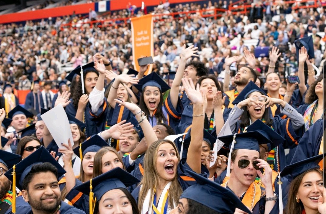 JasonColbert15's tweet photo. @SyracuseU I know its too late for this year,but next year should be obtainable.  Undergrad gowns are blue orange sleeve stripe(see pic).  A masters gown should be orange with blue sleeve stripe. Trust me! https://t.co/eQUnF5fZhH
