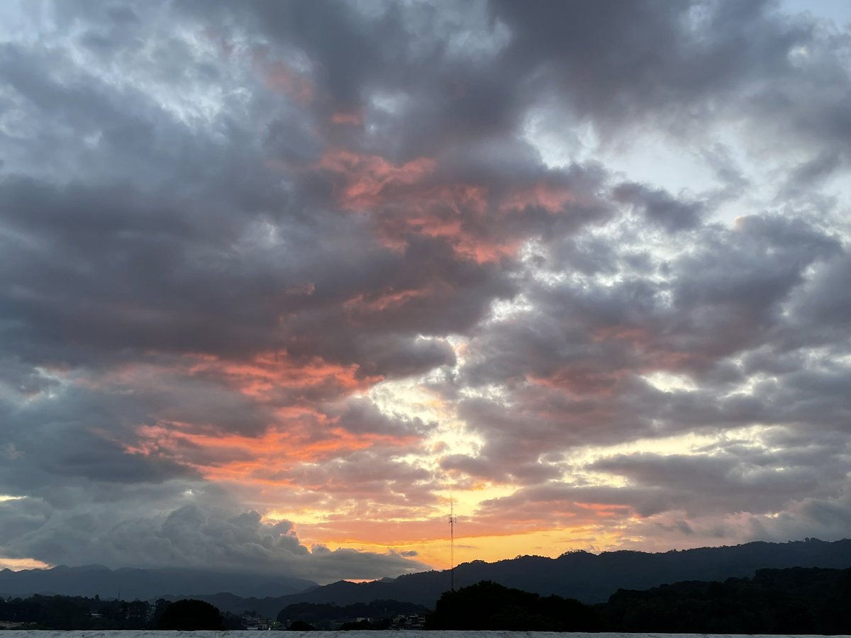 mariale62624's tweet photo. Lo único bonito del verano 🥰 https://t.co/Z1cggVcnFH