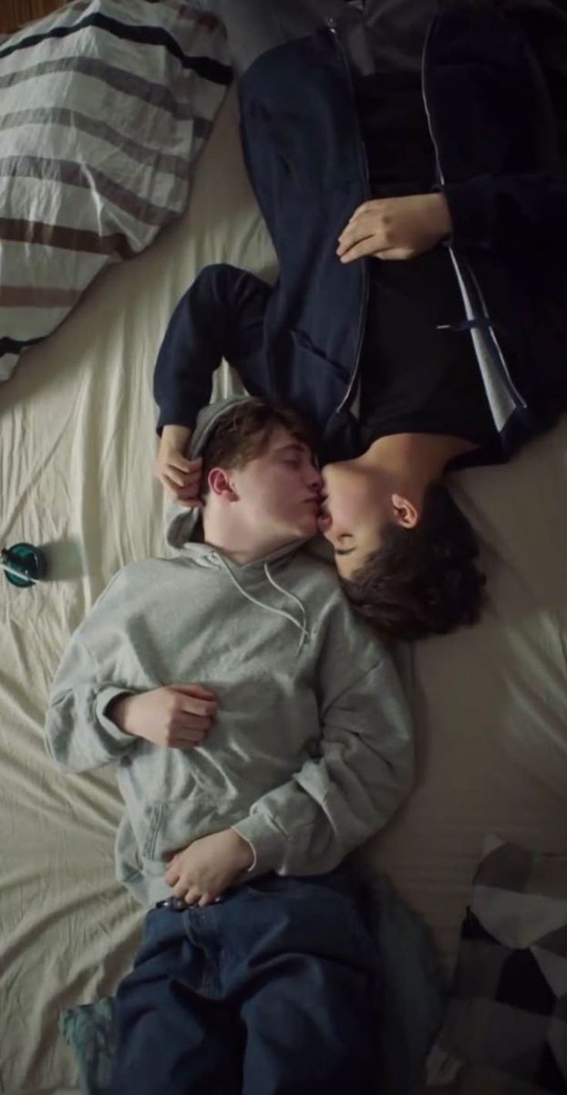 الحب هو شعور عالمي يتجاوز الحدود والهويات. 
#LGPT #Yemen #مثليين_اليمن #تبادل