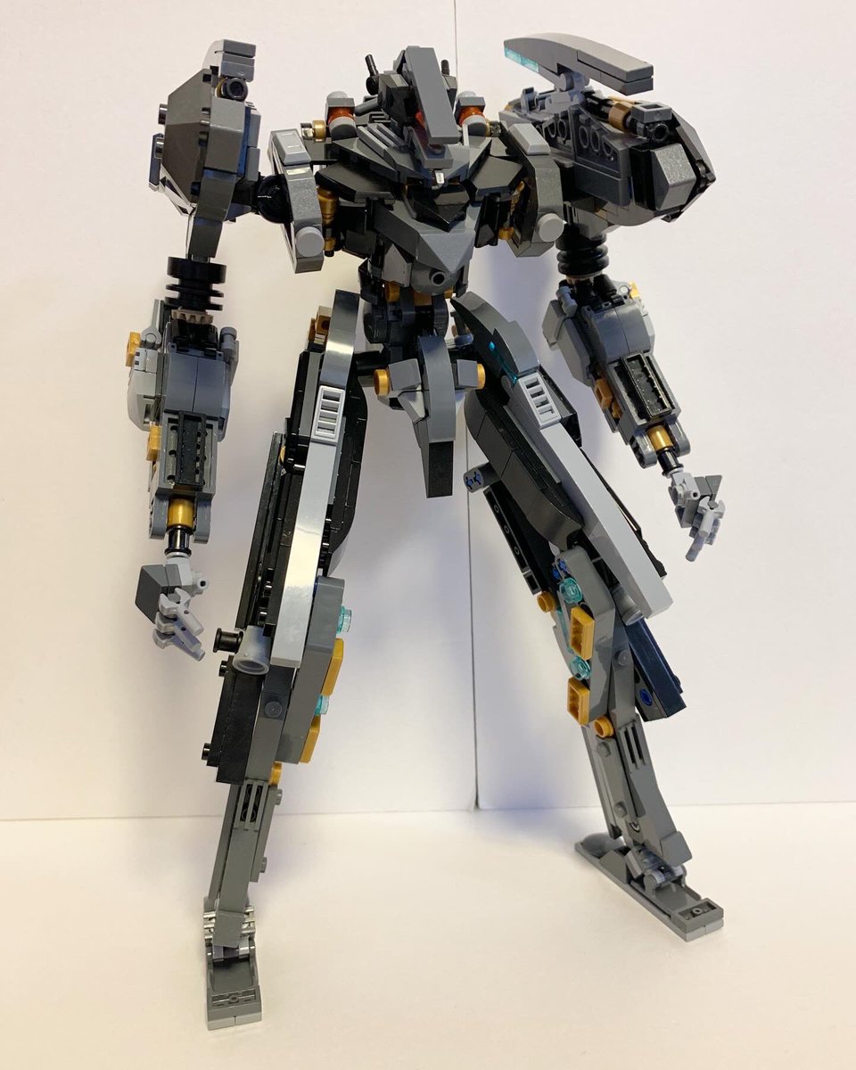keimoti_lego's tweet photo. 新作のオリジナルロボットです!制作途中の画像など、詳細はインスタに載せていますのでよかったら見てみてください。
#レゴロボ #LEGO #legorobot https://t.co/B6BnucTiMY