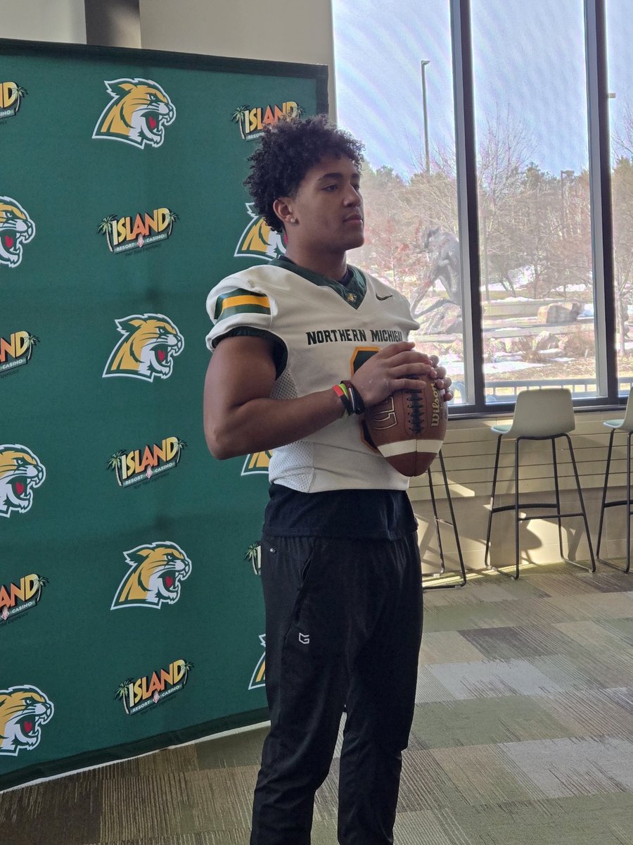 KennyMcCurdy_'s tweet photo. Had an awesome time at NMU, can’t wait to come back up! @NMU_Football @NMU_CoachRich @CoachDuFrane @CoachElijahF @GSDathletics @CoachJGendron https://t.co/B81MVdE8xU