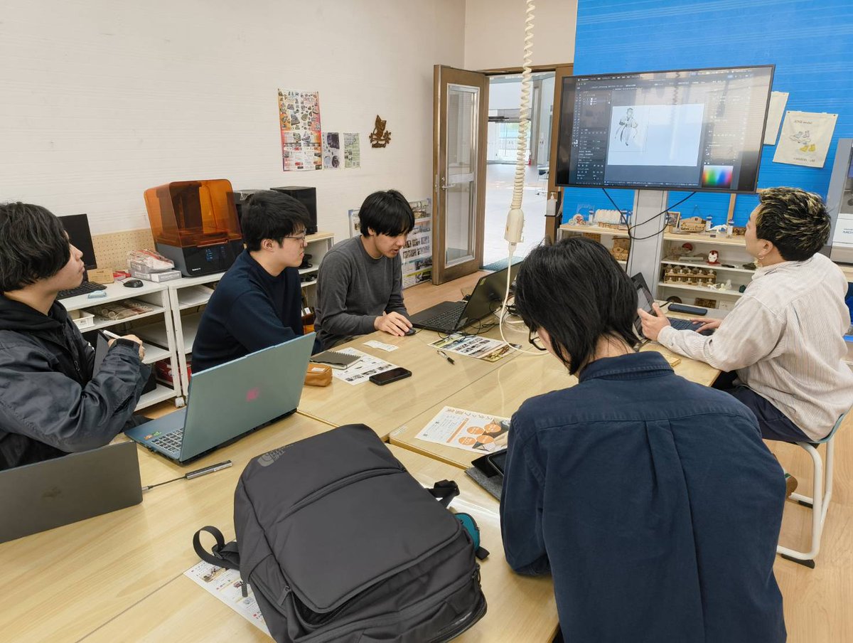 TuT_ACS's tweet photo. 先日はメイカーズ・ラボとよはしさんでアクリルスタンドの製作を行いました！データの作成からカット、印刷までを行いました！ https://t.co/GetmiUprDL