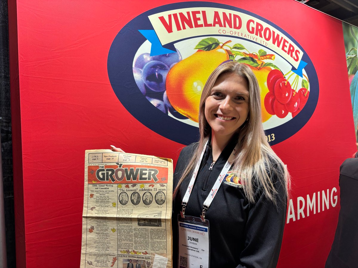 Shout-out to June Denbak <a href="/VinelandGrowers/">Vineland Growers</a> for the super tribute to times past at their booth at CPMA. Here's a 1988 copy of #TheGrower with cover story celebrating 75th anniversary of the cooperative. <a href="/growernews/">The Grower</a>