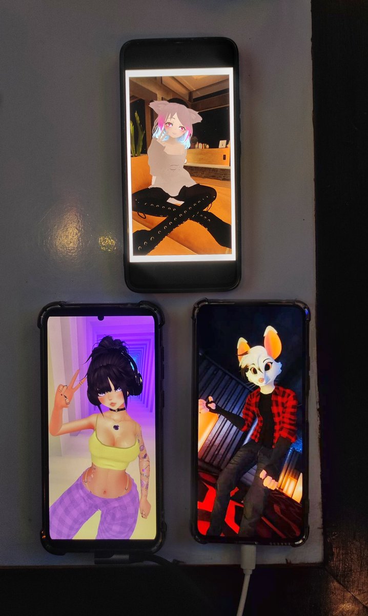 I finally got to take this picture!
Got to meet some of my internet friends in person, I had a great time with them :3