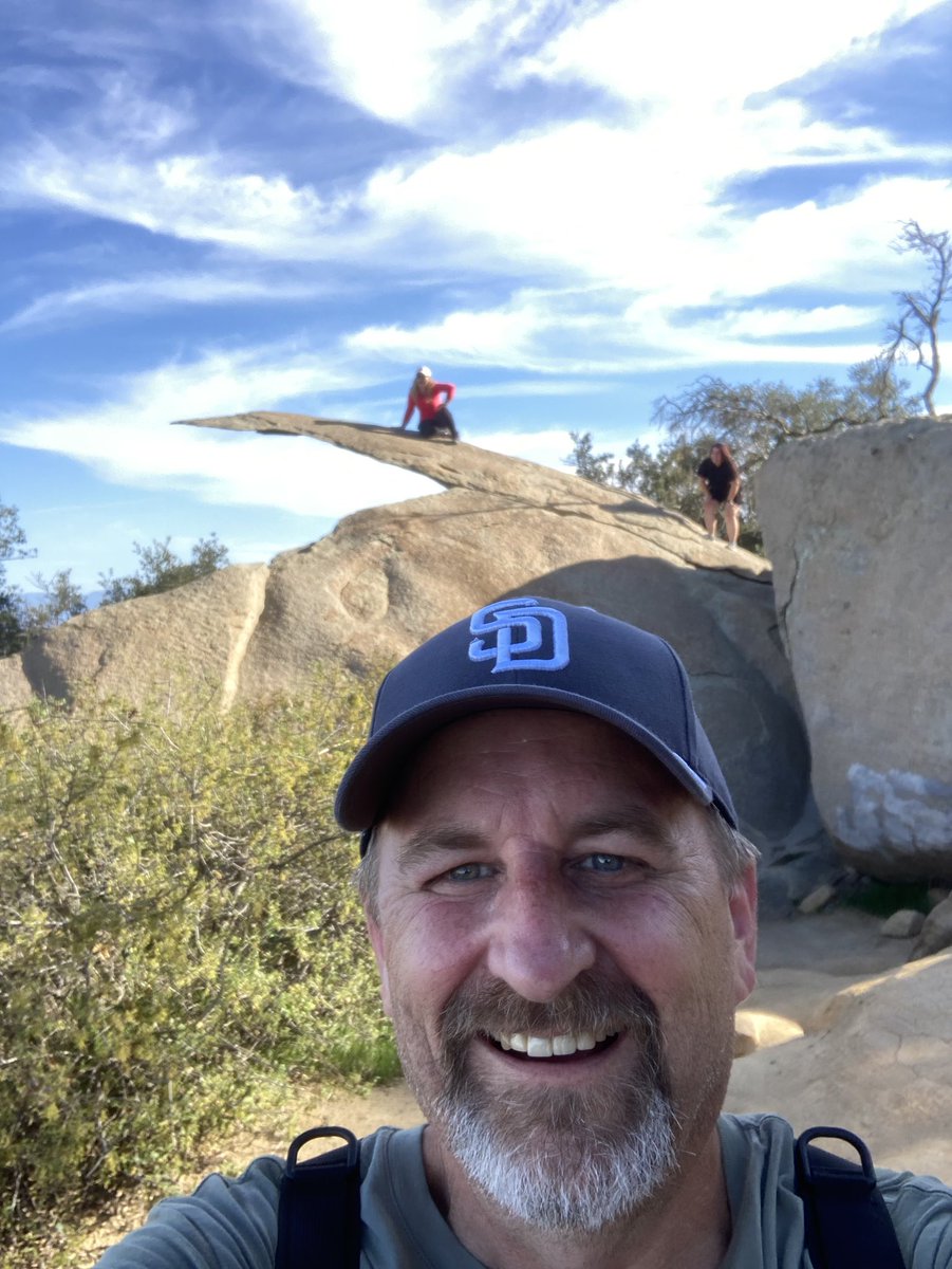 StevenFantasyF's tweet photo. Over 7 miles, 1500 calorie burn. In 3 1/2 hrs. Lake Poway to Mt Woodson. 

Not too shabby! https://t.co/kz5kkCC9dC