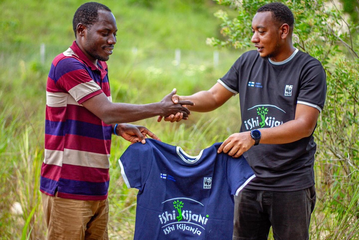 Tumeungana na vijana jijini Dar es Salaam kupanda miti 3,000 kupitia kampeni ya #IshiKijaniIshiKijanja – tukiwasha moto wa mabadiliko chanya kwa mazingira! Vijana si watazamaji, ni wahusika wakuu wa kesho yenye kijani.

#PandaMtiLeo #VijanaKwaUhifadhi