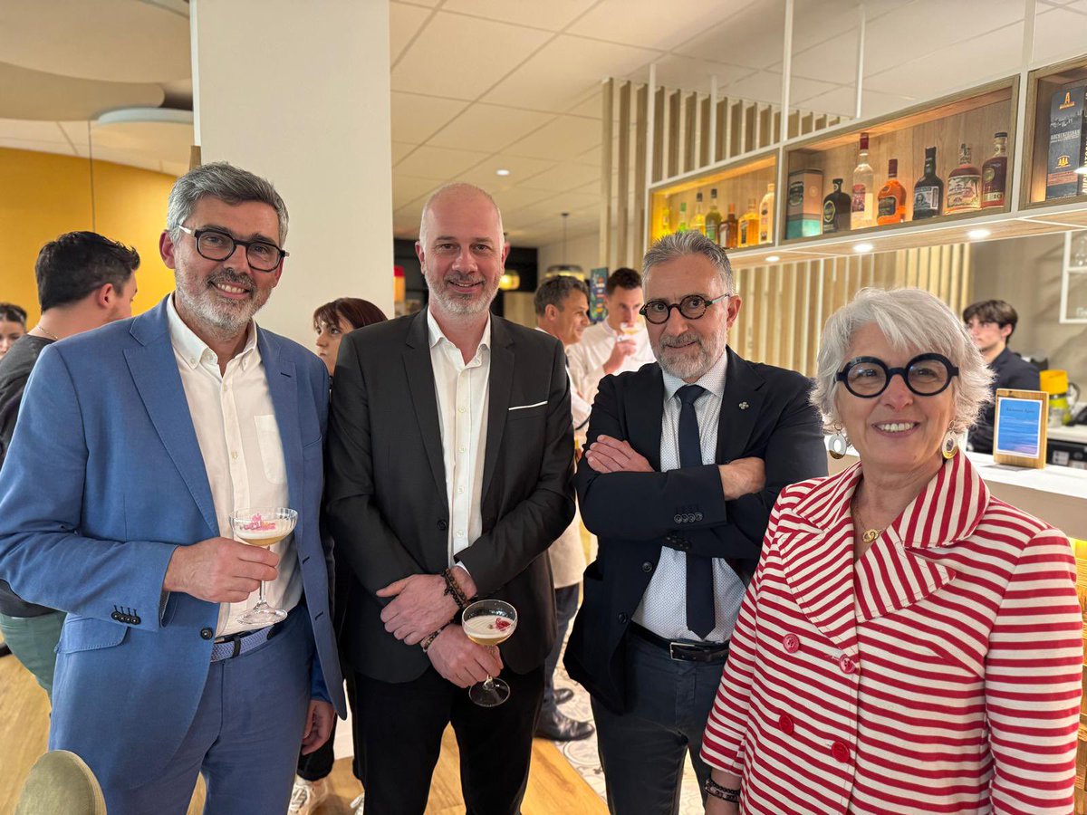 Retour sur une journée placée sous le signe du partage !
Des étoiles, des pépites, issues de nos formations, que nous sommes fiers de retrouver et de mettre à l’honneur.
Un grand merci à Andrée Rosier, Vincent Damestoy, Jérémy Lauilhé, Gregory Bascou et Clément Pineau <a href="/dsden64/">DSDEN64</a>