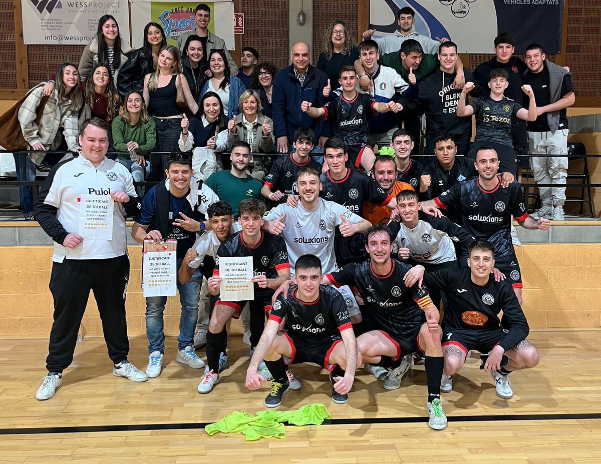 FutsalPalauB's tweet photo. Contra tot i contra tots.
 +3, nosaltres hem parlat a la pista, ja està.

🤟 https://t.co/eOrKxrLy6C