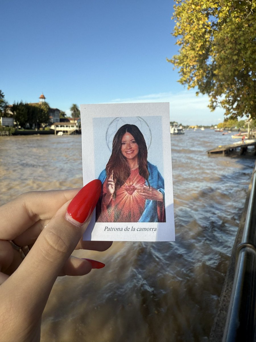 eugenia diciendo que no tiene fans 
nosotras