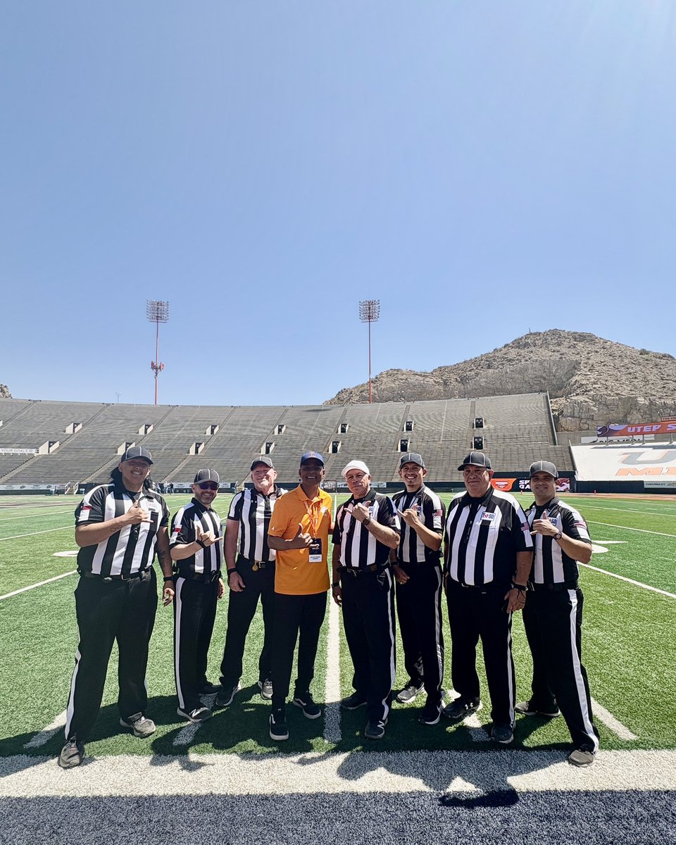 MayorRenardEPTX's tweet photo. Today I had the honor of being one of the Associate Head Coaches for the UTEP Football Spring Game. These athletes have a lot of heart & energy and it showed on the field. Special thanks to Jeff Darby for the invitation! #GoTeamOrange πβοΈ https://t.co/BJX8Bhweeg