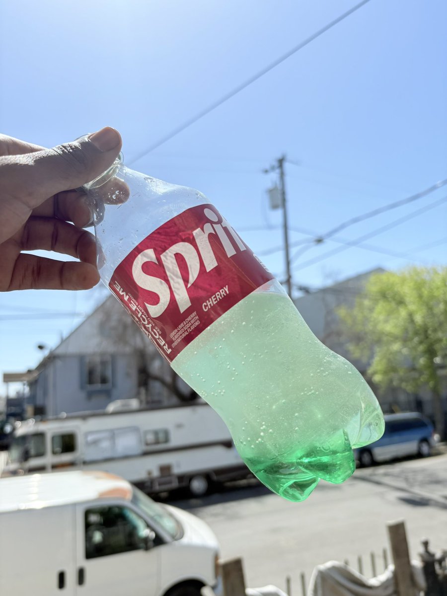 LoveYourLif3888's tweet photo. Kpin dropped then floated as it dissolved haha makes all blends minty. #Quai by the way. #SaturdayVibes #kpin #happysaturday. Xans coming in later too. https://t.co/dY90lk4B4z