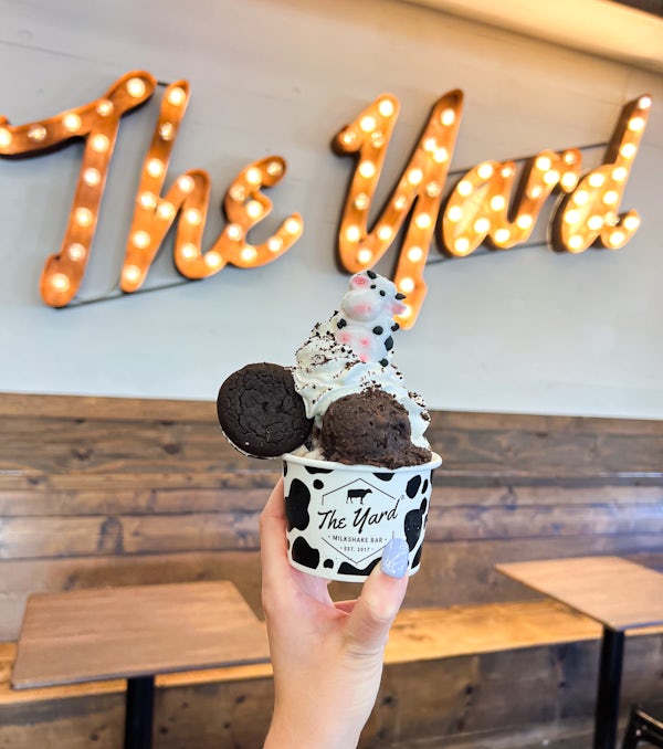 theyardMB's tweet image. In the "MOO-d" for dessert? 🐮 😋 We've got just the sweet treat in mind!

#MOOShake #TheYardMilkshakeBar #AprilSpecial
OREO and the OREO Wafer Design are trademarks of Mondelēz International group, used under license.