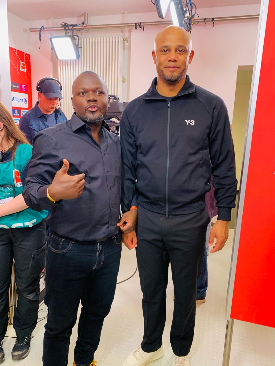 DenisBbosa1's tweet photo. Hey @DavidLumansi  and @senelvis , I have managed to catch up with Bayern coach @VincentKompany and he answered me wholeheartedly, gradually, he is proving his worth to all doubters. Down to earth and disarming gaffer he is..!! https://t.co/CuGXk0WCLo