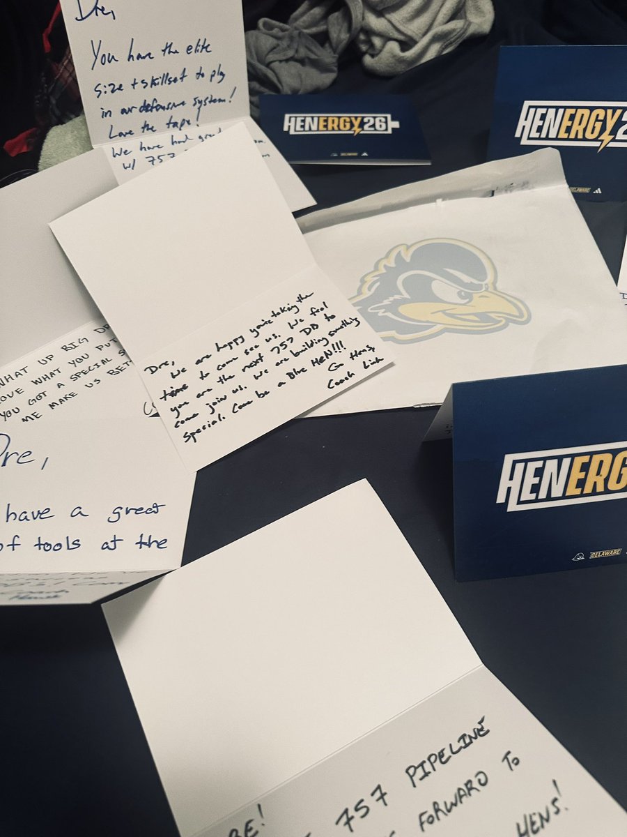 D’andre “Dre” Artis-Boone (@kvngdre2026) on Twitter photo Really want to think <a href="/Delaware_FB/">Delaware Football</a> for sending a bunch of letters and love out to me !! #goBlueHens🔵🟡
<a href="/CoachHawk_k9/">Kyre Hawkins</a> <a href="/CoachJOFFRION/">Coach Joffrion</a> <a href="/CoachSteveDBU/">Stephen Evans</a> Really want to think <a href="/Delaware_FB/">Delaware Football</a> for sending a bunch of letters and love out to me !! #goBlueHens🔵🟡
<a href="/CoachHawk_k9/">Kyre Hawkins</a> <a href="/CoachJOFFRION/">Coach Joffrion</a> <a href="/CoachSteveDBU/">Stephen Evans</a>