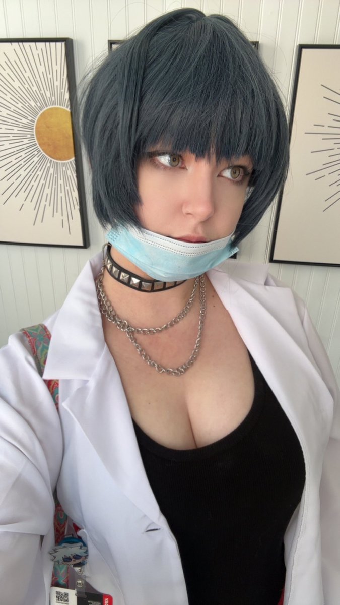 cannedluigi's tweet photo. Goth doctor at da con today (not even that goth) https://t.co/anGVnOV7pS