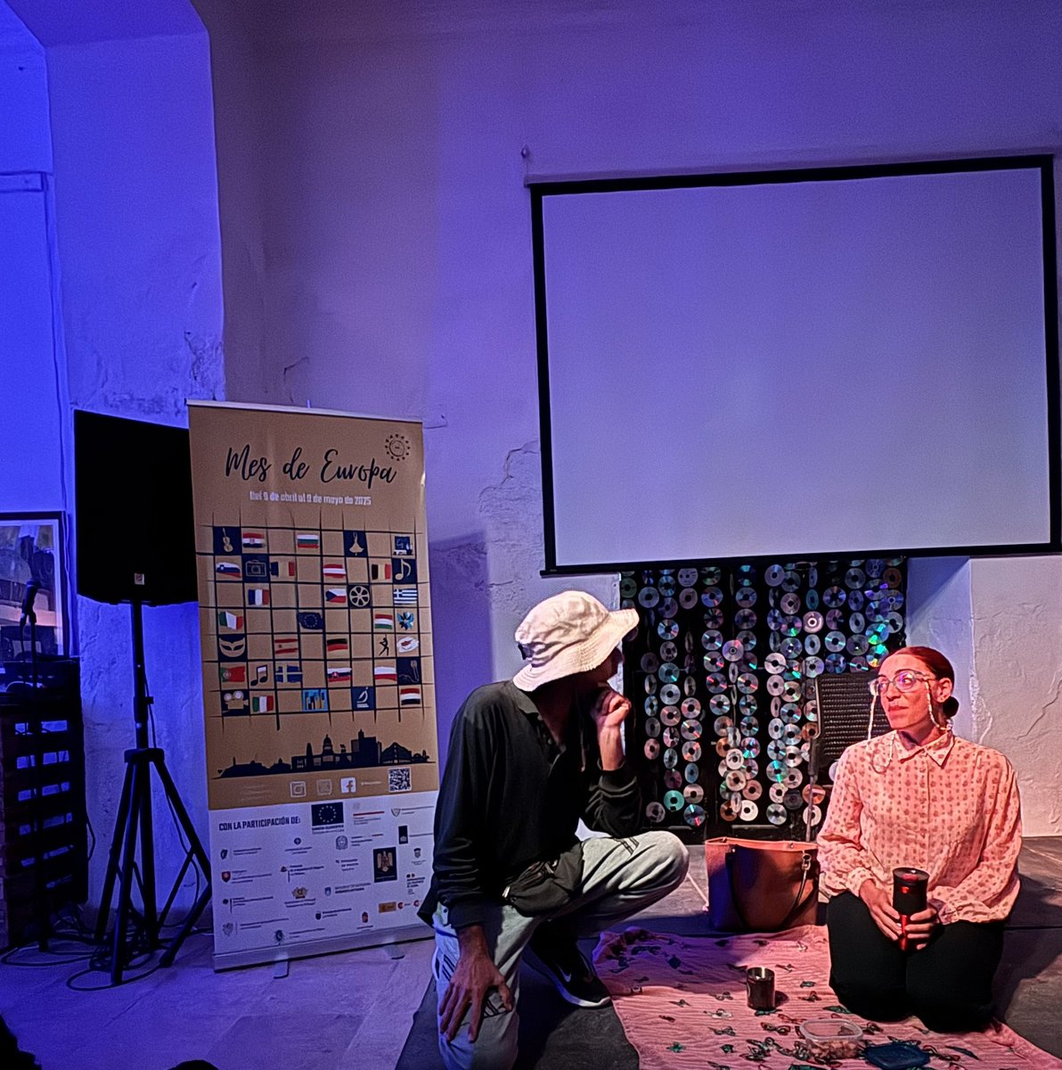 El embajador Matthijs Wolters compartió en la Primera Muestra de Teatro Europeo junto a representantes del cuerpo diplomático europeo y estudiantes de teatro en Cuba. 
En esta ocasión tuvo lugar la lectura dramatizada de la obra ¨El Beso¨ del dramaturgo holandés Ger Thijs.