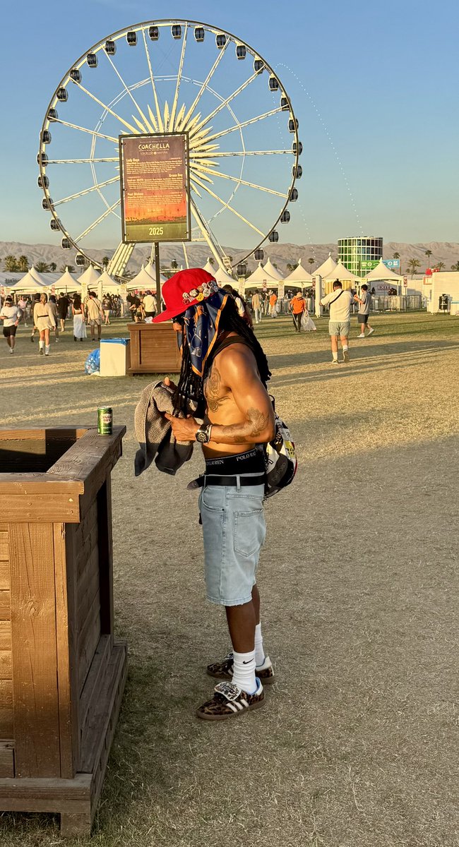 JLAWR3NCE's tweet photo. We BACK!!!… #Coachella2025 #yeadat ✊🏾😎🌴🎡 https://t.co/zVRisT1D5V