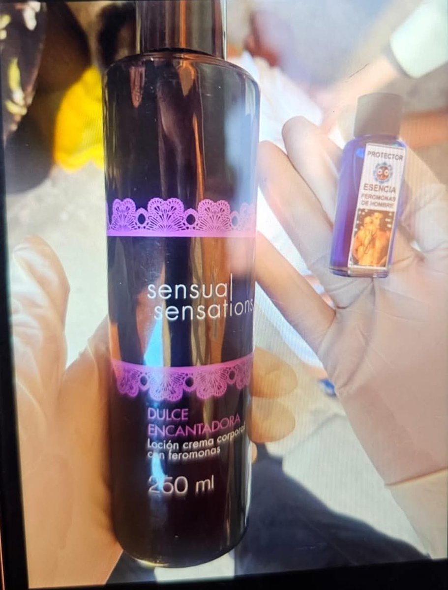 porktendencia's tweet photo. "Zacatecas"
Porque seis estudiantes de secundaria en ese estado usaron perfume con feromonas para atraer a sus compañeras y les interesara tener coito. En lugar de seducir, se intoxicaron. Uno de ellos está grave y las autoridades ya investigan https://t.co/CN2FGwSdOp