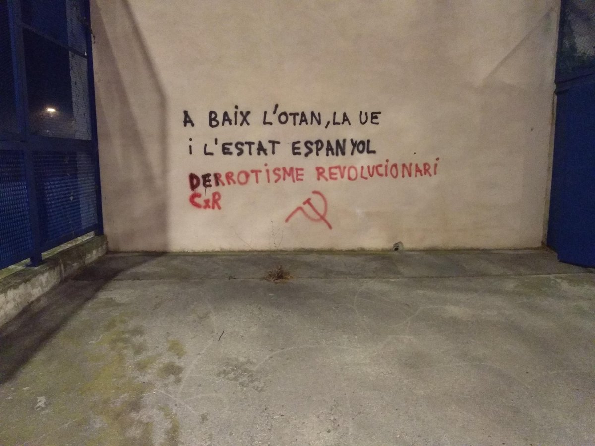 birsorkuntza's tweet photo. Més fotos (Barcelona i L'Hospitalet) de l'agitació del CxR contra la guerra imperialista. La lluita contra la guerra imperialista i el feixisme exigeix reconstituir el comunisme! https://t.co/yfmlq2ljni