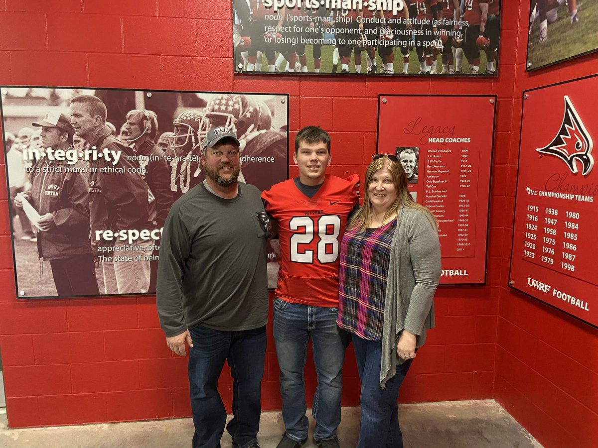 Had an awesome Junior day <a href="/UWRFFootball/">Falcon Football</a>!! Excited to be back!
<a href="/CoachWalkerRF/">Matt Walker</a> <a href="/coach_Wiss/">Jacob</a>