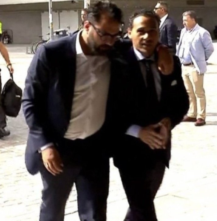 Cuando un payaso entra en un palacio, el payaso no se convierte en rey; el palacio se convierte en un circo.