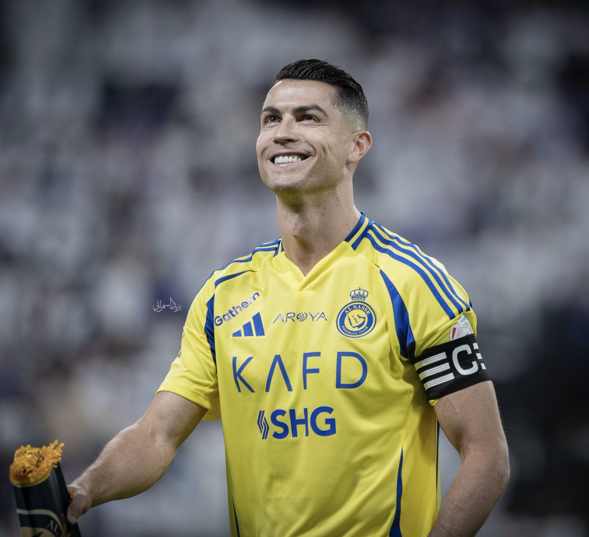 هَيْهَاتَ أن يأتي الزمانُ بمثلِهِ .. إنَّ الزمانَ بمثلِهِ لبخيلُ!