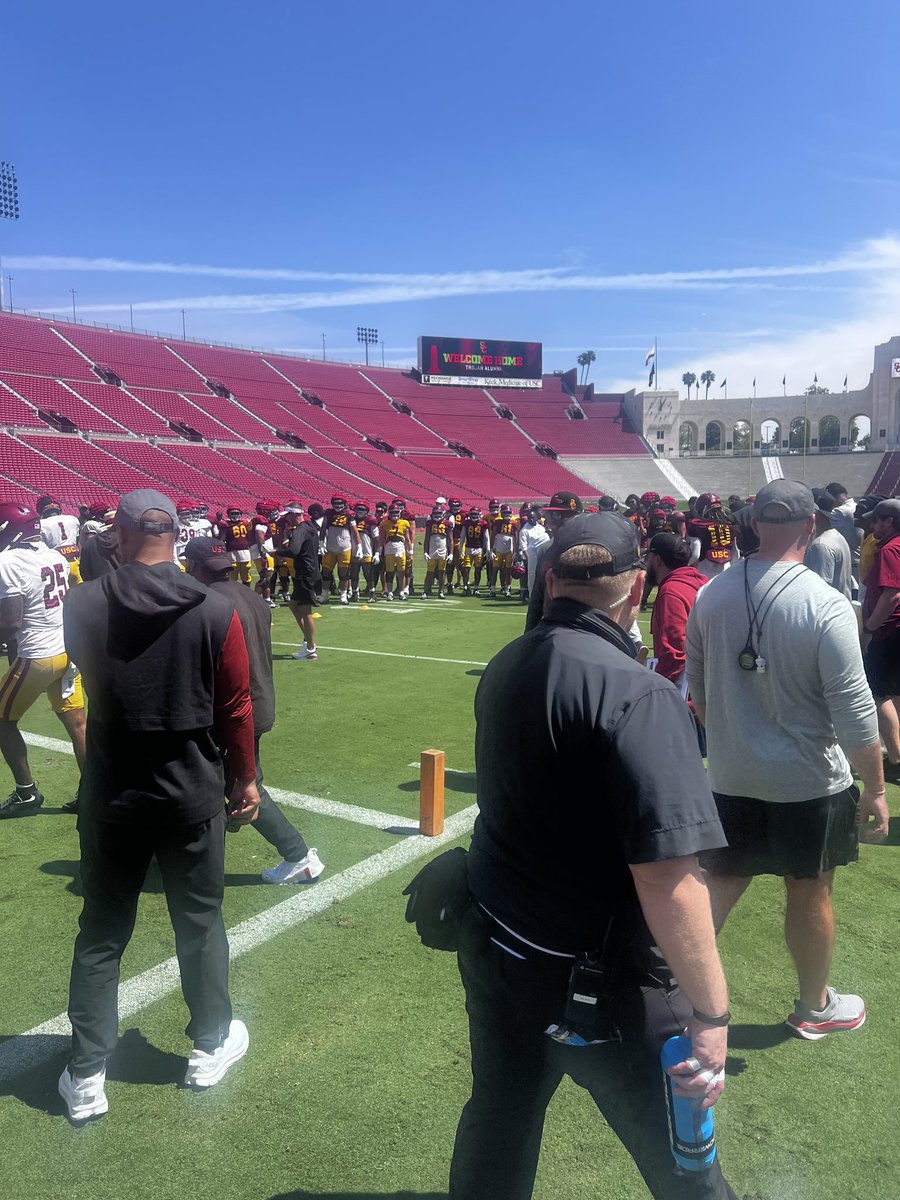 📍<a href="/uscfb/">USC Football ✌️</a> 
<a href="/DreBrownUSC/">Dre Brown</a> 
<a href="/LincolnRiley/">Lincoln Riley</a>