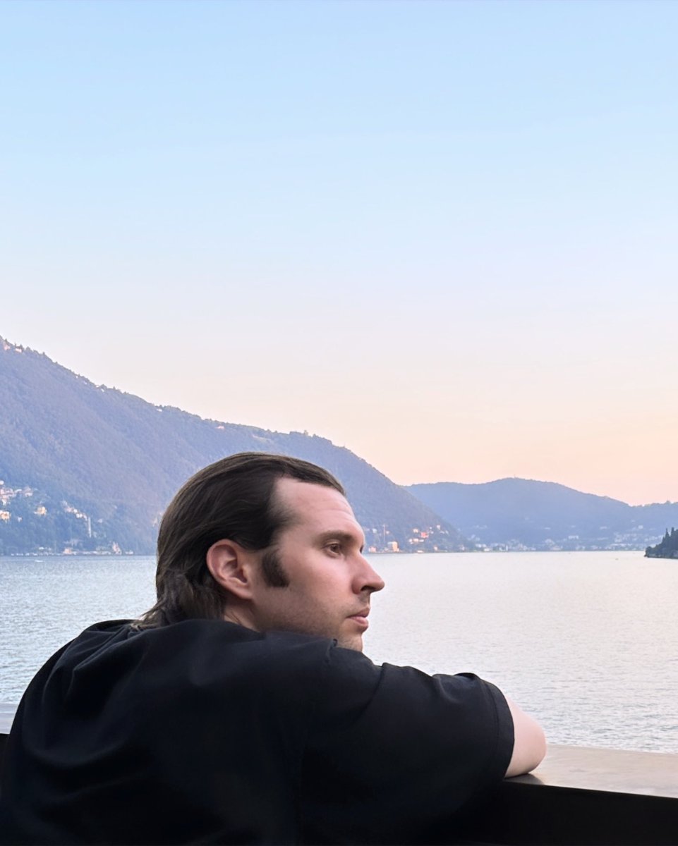 Today is my birthday. 
If you are reading this I am so grateful for you.
You are the reason I get to pursue my dreams.
This bond we share through music and human connection is my life’s purpose.

Thank you thank you thank you.

Love Always,
Derek ❤️