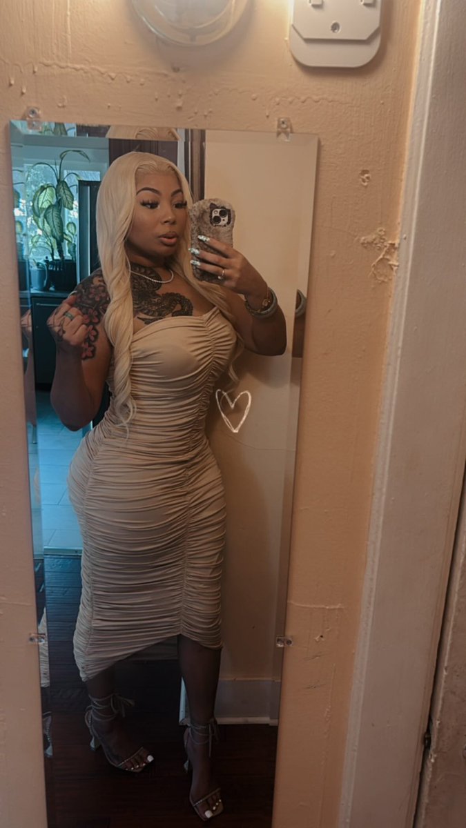 xhotsakex's tweet photo. #Blonde ambition with a side of trouble 😈 https://t.co/BiI3XiSvzR