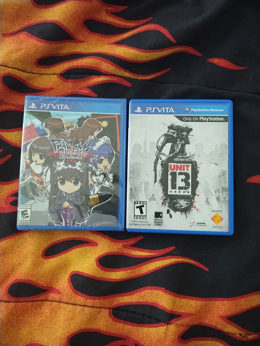 seanski1998's tweet photo. Just bought those games a couple days ago. The one on the left is sealed.  I never play these two games before. https://t.co/qqB9sqzkWh