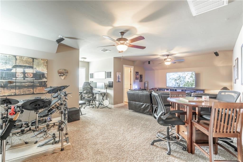 krezae's tweet photo. What were you doing three years ago this weekend?
We were taking pictures to place our home on the market in preparation to change our lifestyle.
It sold in 23 hours! ๐ณ
#slidebackSaturday https://t.co/WZc15QYmvu