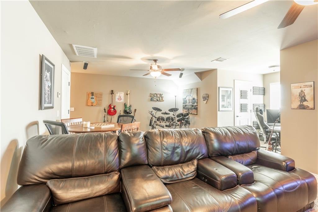 krezae's tweet photo. What were you doing three years ago this weekend?
We were taking pictures to place our home on the market in preparation to change our lifestyle.
It sold in 23 hours! ๐ณ
#slidebackSaturday https://t.co/WZc15QYmvu