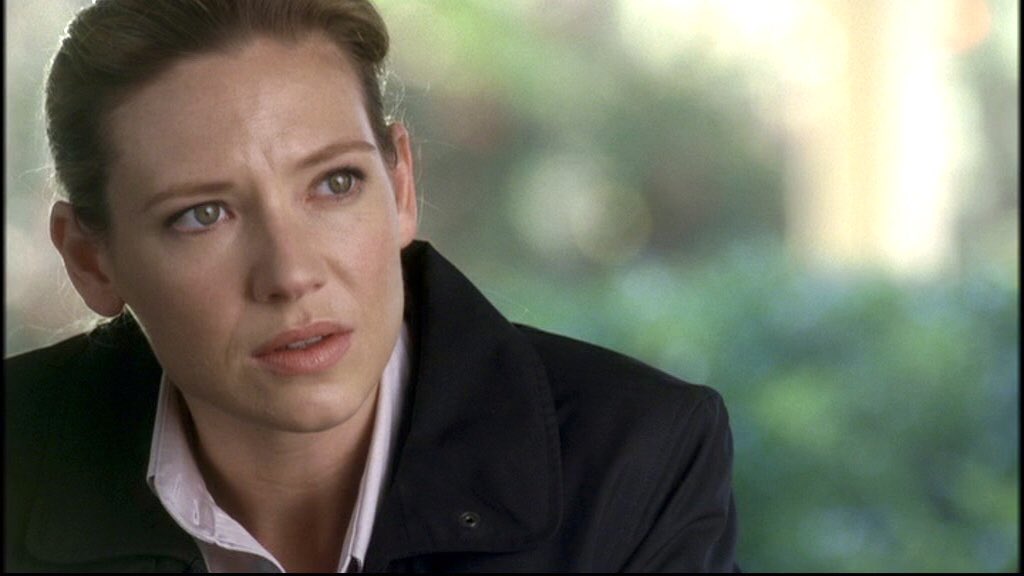 drsarascofield's tweet photo. rewatching marionette I’m weeping anna torv the actress that you are! I love you sooooo much olivia dunham https://t.co/ZlQiRYJeYr
