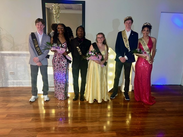 DiscoveryDurham's tweet photo. Throwback to last weekend when Discovery hosted a middle school dance Friday night and our first ever PROM Saturday night! We danced the nights away and had so much fun! Thank you to our amazing staff and volunteers who made these events so memorable for our students! #Prom2025 https://t.co/vX73ges5z1