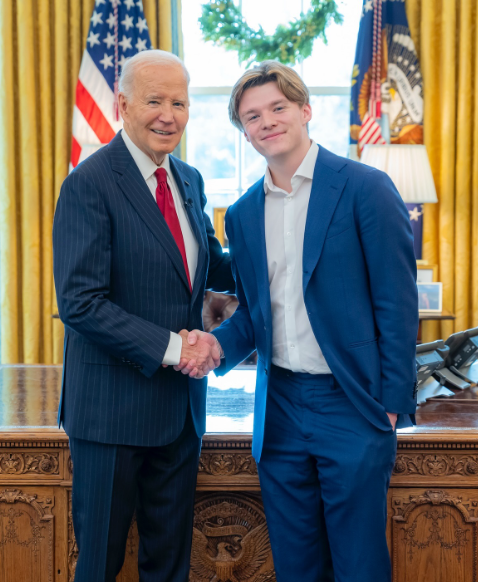 CutBlueTooth's tweet photo. @chrisdmowrey Hope you didn't get too much Palestinian blood on you during your handshake with Genocide Joe, you piece of shit. https://t.co/xlh35fjnZ3