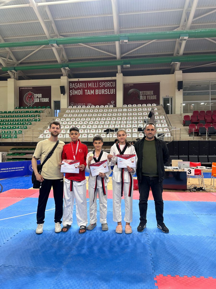 Mardin’de düzenlenen Okul sporları taekwondo yıldızlar grup müsabakaları bölge şampiyonasının İlk gün müsabakalarında sporcularımız kendi kategorilerinde dereceye girdiler. 
Tayyip Kırgın birinci, Muhammed Samet Yıldız ikinci, 
Yaşanur Yıldız üçüncü olarak madalya aldılar.