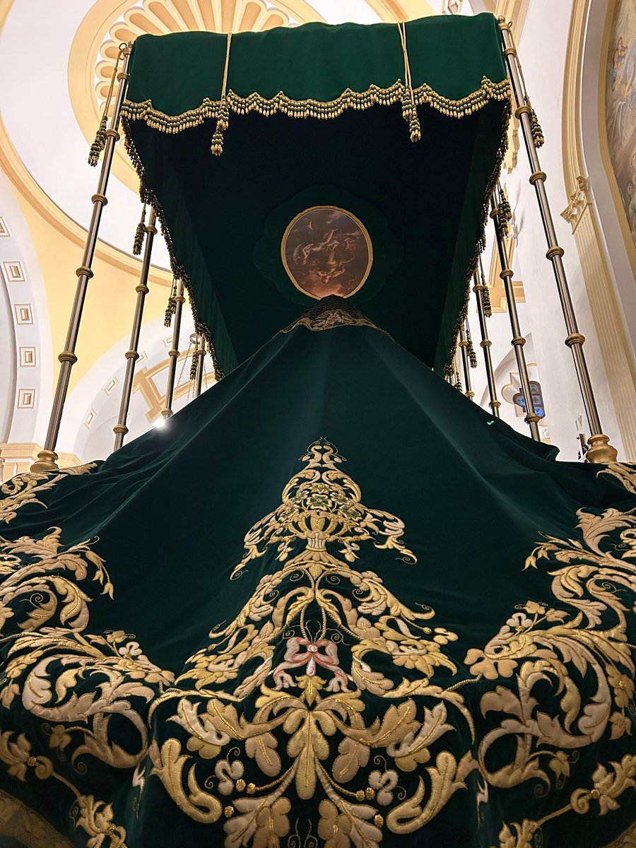 Una nueva Semana Santa llega y con ella una nueva historia que contar.

Por primera vez en la historia se alza el palio de Nuestra Señora de la Esperanza en San Martín de Tours.

Gracias a todos por su esfuerzo para que esta Hermandad cumpla un sueño.