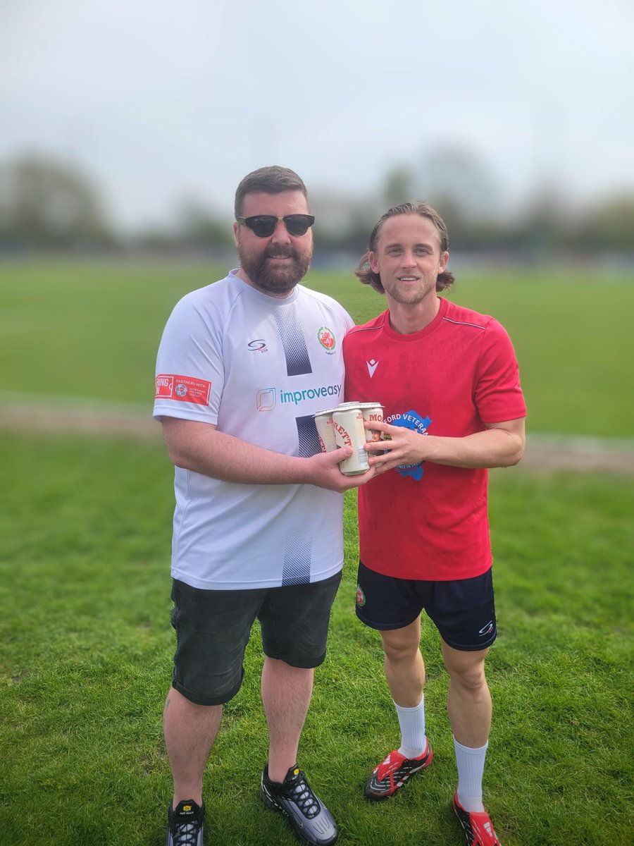 March PotM <a href="/_bradbyrne/">Brad</a> received his award from TFCSC member Jeorgen before today's game - well done Brad! #InTheMiddleOfOurTeam 🤍🪮