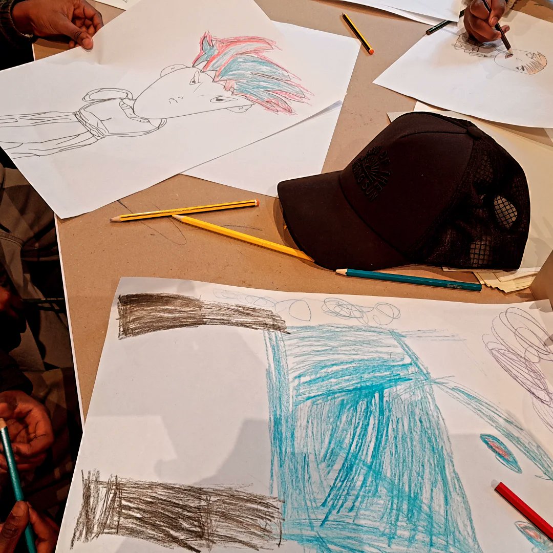 AngelsCommHub's tweet photo. Trip to @southlondongallery #funactivtiesforkids #HAFF2025 #angelsbreakafterschoolclub #angelscommunityhub #southlondongallery #southwarkfoodandfunprogramme #southwarkcouncil https://t.co/Y9IjDtXeQq