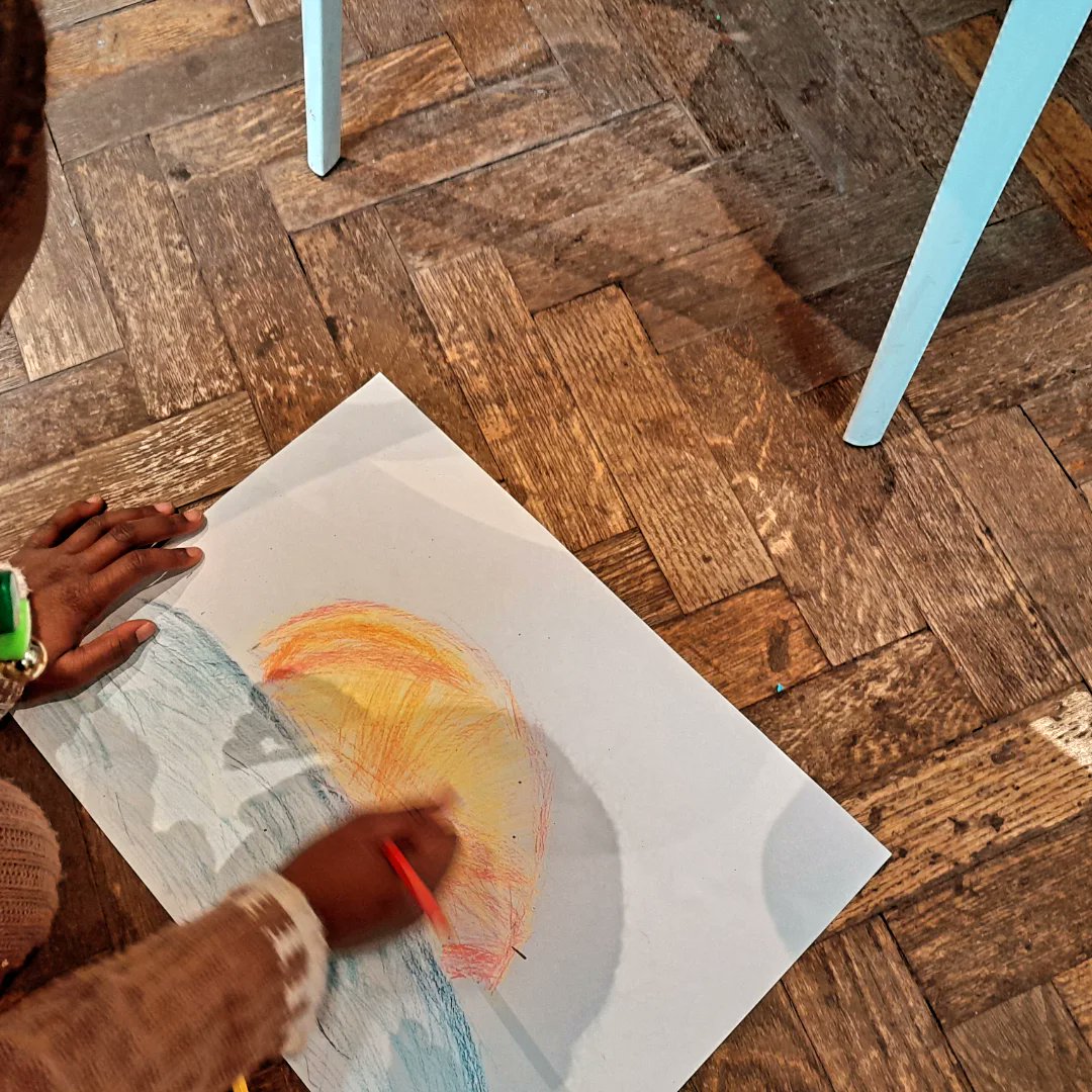 AngelsCommHub's tweet photo. Trip to @southlondongallery #funactivtiesforkids #HAFF2025 #angelsbreakafterschoolclub #angelscommunityhub #southlondongallery #southwarkfoodandfunprogramme #southwarkcouncil https://t.co/Y9IjDtXeQq