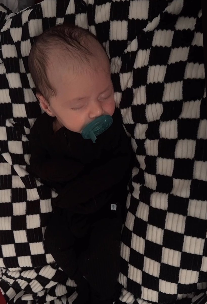 wowsilvy's tweet photo. Barely surviving the newborn trenches. I’m so fucking tired. https://t.co/8TwHRd4UtU