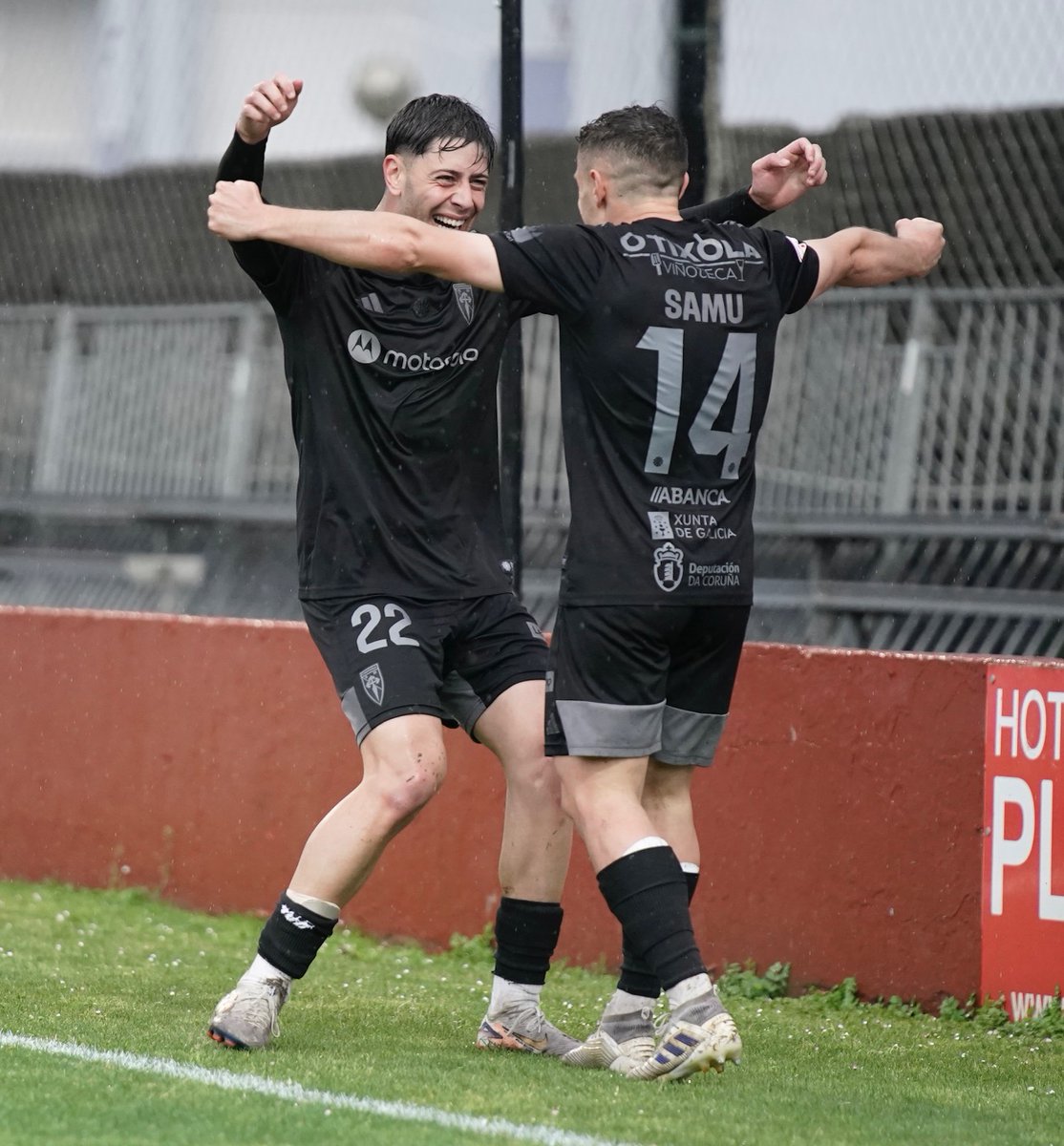 SD_Compostela's tweet photo. 𝐂𝐑𝐎𝐍𝐈𝐂𝐀
🙌 Segundo triunfo consecutivo e tres puntos vitais na loita pola salvación
Seguimos 💪
DALLE COMPOS 🩵🤍
✍️ https://t.co/Y77kH4hz9c
📸 @nacho_castano_
#LaredoCompos https://t.co/QHiLGWtfjZ