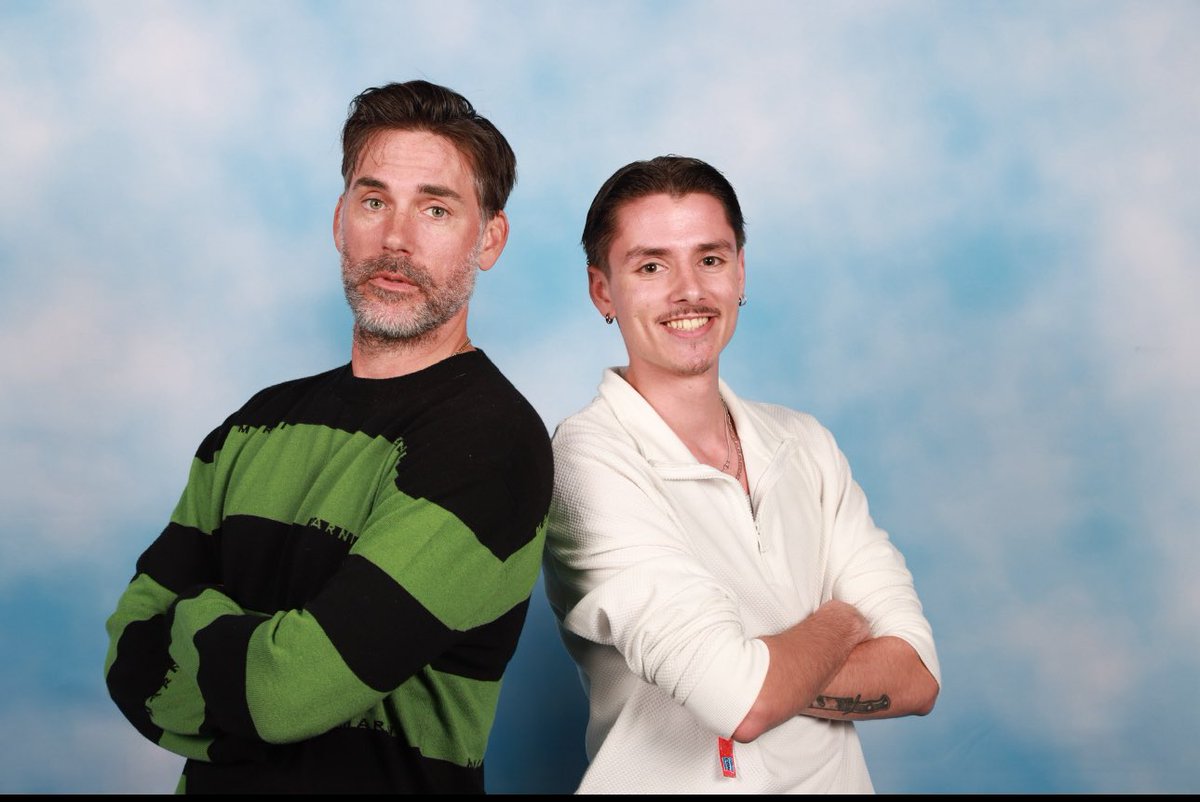 le0_adr's tweet photo. Un samedi โจMAGICโจ
#charmed #HMC #drewfuller #bryankrause #rosemcgowan #thepowerofthree #comiconparis https://t.co/rHKBNLd0Ac